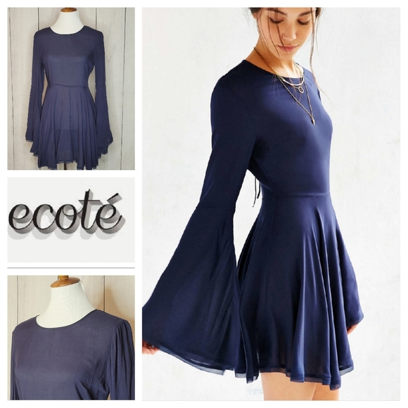Ecote Dresses & Skirts - Ecote Urban Outfitters Sasha Bell sleeve dress